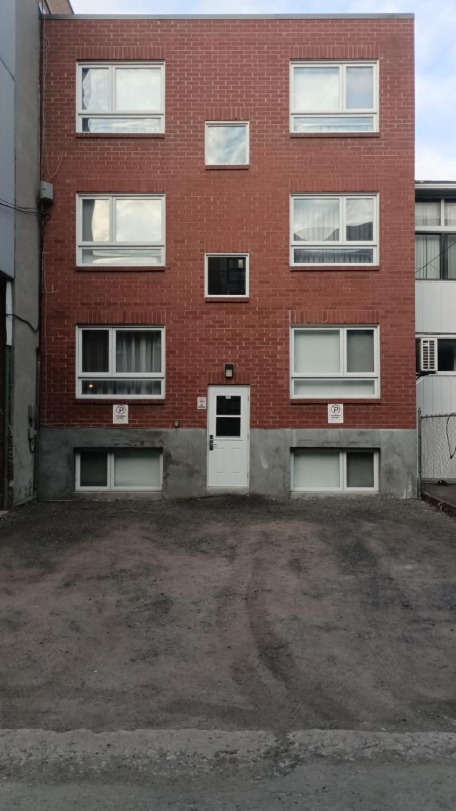6768 - 102 Cozy And Fresh Mini With Kitchen By Denstays * Montréal